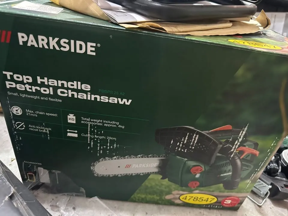 منشار حطب بنزين باركسايد (بقبضة علوية) - Parkside Top Handle Petrol Chainsaw