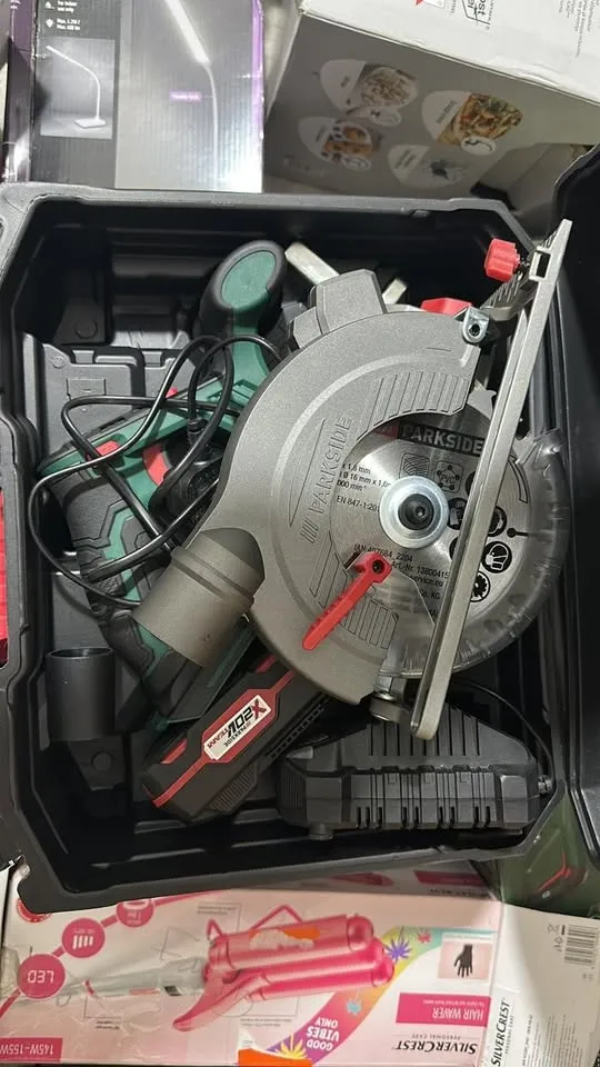 منشار دائري PARKSIDE احترافي (مع بطارية وشاحن) SAW